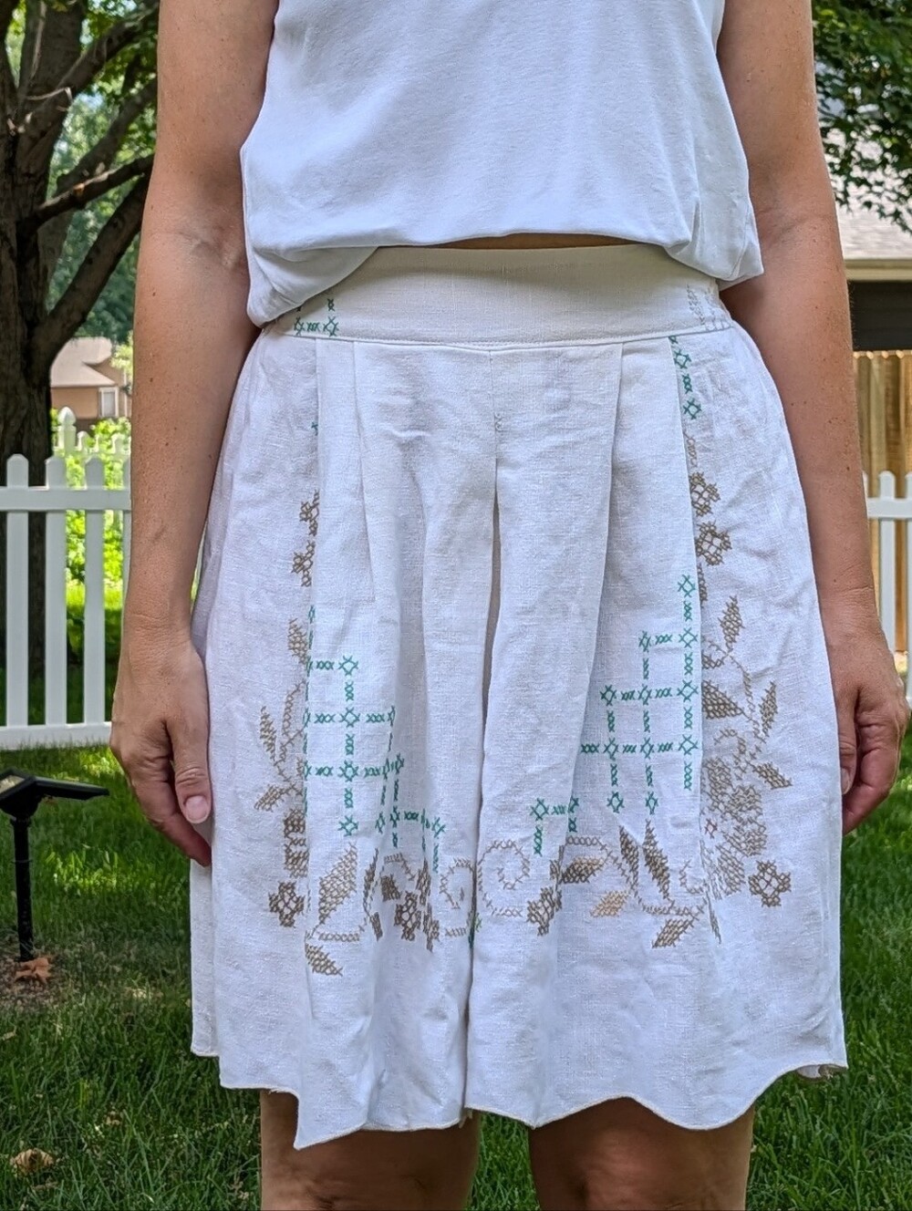 one of a kind LINEN SHORTS made from a cross stitched tablecloth S - Picture 3 of 12